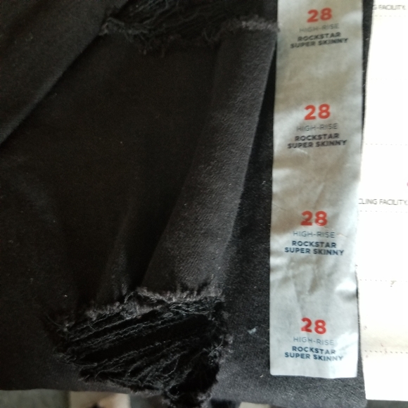 Pants old Navy size 28 womens Rockstar highrise skinny distressed - Picture 3 of 11